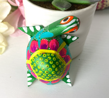 Load image into Gallery viewer, Beautiful Turtle Alebrije - Green