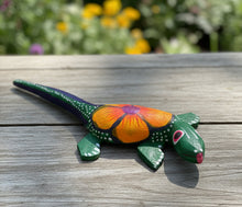 Load image into Gallery viewer, Hand-Made Beautiful Lizard  Mini Alebrije Figurine