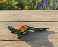 Load image into Gallery viewer, Hand-Made Beautiful Lizard  Mini Alebrije Figurine
