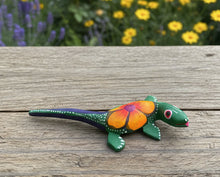 Load image into Gallery viewer, Hand-Made Beautiful Lizard  Mini Alebrije Figurine