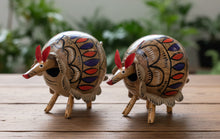 Load image into Gallery viewer, Beautiful Bobble Head Armadillo Alebrije