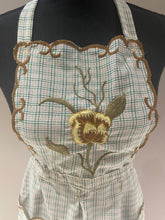 Load image into Gallery viewer, Beatiful Artisanal Apron with Delicate Embroidery (S/M) - Style 3