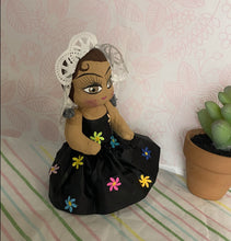 Load image into Gallery viewer, Beautiful Mexican Cartoneria Doll - Tehuana