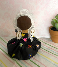 Load image into Gallery viewer, Beautiful Mexican Cartoneria Doll - Tehuana