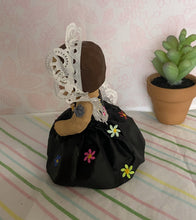 Load image into Gallery viewer, Beautiful Mexican Cartoneria Doll - Tehuana