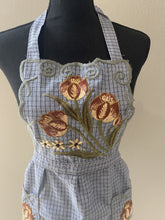 Load image into Gallery viewer, Beatiful Artisanal Apron with Delicate Embroidery (S/M) - Style 1A