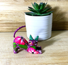 Load image into Gallery viewer, Authentic Mexican Cat Alebrije/Hand-Made