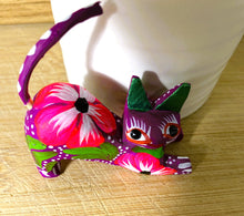 Load image into Gallery viewer, Authentic Mexican Cat Alebrije/Hand-Made