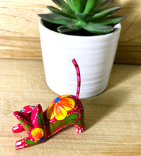 Load image into Gallery viewer, Authentic Mexican Cat Alebrije/Hand-Made