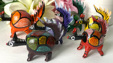 Load image into Gallery viewer, Cute Skunk Mini Alebrije With Bobble Head