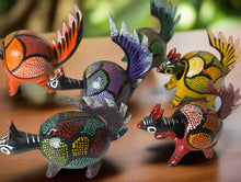 Load image into Gallery viewer, Cute Skunk Mini Alebrije With Bobble Head