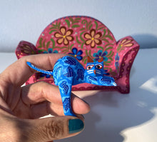 Load image into Gallery viewer, Beautiful Hand-Made Authentic Mexican Alebrije - Cat on Sofa -Pink