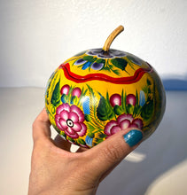 Load image into Gallery viewer, Beatiful Painted Gourd /Jewelry Box from Olinalá - Yellow