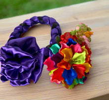 Load image into Gallery viewer, Set of Braided Headband/Floral Attachment - Multi-Color Flowers / Trenza Istmeña Con Guia