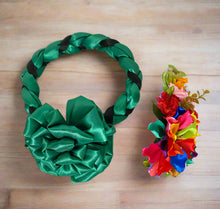 Load image into Gallery viewer, Set of Braided Headband/Floral Attachment - Multi-Color Flowers / Trenza Istmeña Con Guia