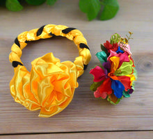Load image into Gallery viewer, Set of Braided Headband/Floral Attachment - Multi-Color Flowers / Trenza Istmeña Con Guia