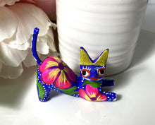 Load image into Gallery viewer, Authentic Mexican Cat Alebrije/Hand-Made
