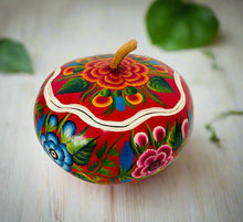 Load image into Gallery viewer, Beautiful Painted Gourd /Jewelry Box from Olinalá - Red