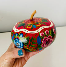 Load image into Gallery viewer, Beautiful Painted Gourd /Jewelry Box from Olinalá - Red