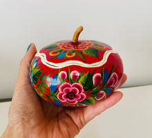 Load image into Gallery viewer, Beautiful Painted Gourd /Jewelry Box from Olinalá - Red