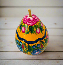 Load image into Gallery viewer, Beatiful Decorated Gourd from Olinalá - Yellow