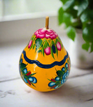 Load image into Gallery viewer, Beatiful Decorated Gourd from Olinalá - Yellow