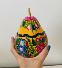 Load image into Gallery viewer, Beatiful Decorated Gourd from Olinalá - Yellow