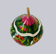Load image into Gallery viewer, Beautiful Painted Gourd /Jewelry Box from Olinalá - Green