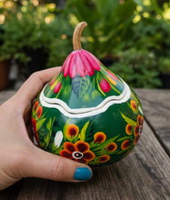 Load image into Gallery viewer, Beautiful Painted Gourd /Jewelry Box from Olinalá - Green