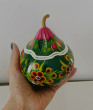 Load image into Gallery viewer, Beautiful Painted Gourd /Jewelry Box from Olinalá - Green