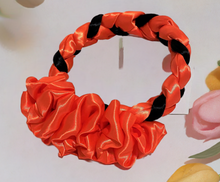 Load image into Gallery viewer, Braided Headband With Ruffles/Trenza Istmeña (Frida Style)