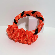 Load image into Gallery viewer, Braided Headband With Ruffles/Trenza Istmeña (Frida Style)