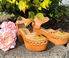 Load image into Gallery viewer, Chunky Heel Mexican Wedges with Sunflower Design (Honey Color)