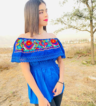 Load image into Gallery viewer, Floreada Blouse/Mexican Embroidered Blouse (S/M)