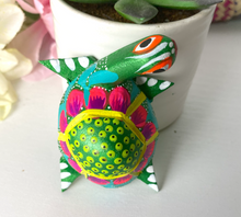 Load image into Gallery viewer, Beautiful Turtle Alebrije - Green
