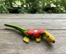 Load image into Gallery viewer, Hand-Made Beautiful Lizard  Mini Alebrije Figurine
