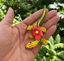 Load image into Gallery viewer, Hand-Made Beautiful Lizard  Mini Alebrije Figurine
