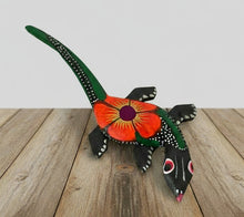 Load image into Gallery viewer, Hand-Made Beautiful Lizard  Mini Alebrije Figurine
