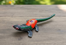 Load image into Gallery viewer, Hand-Made Beautiful Lizard  Mini Alebrije Figurine
