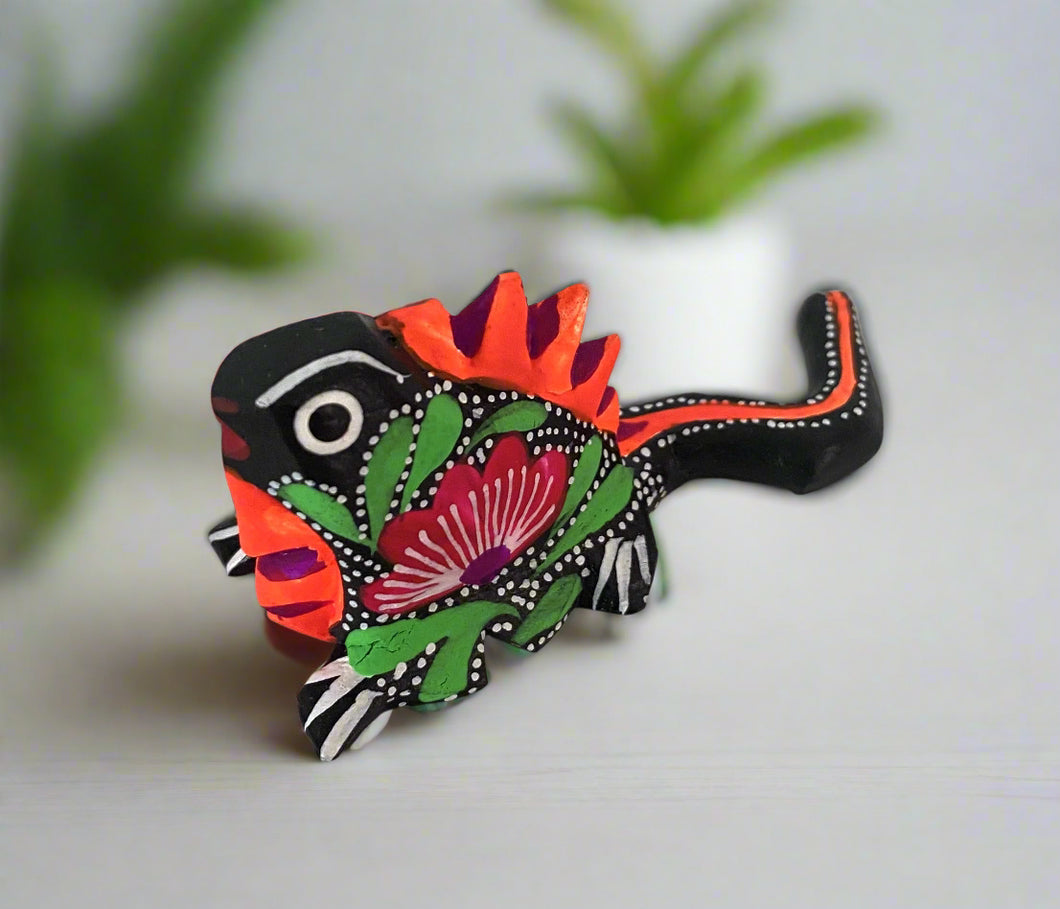 Hand-Made Beautiful Iguana Mini Alebrije Figurine in Bright Colors