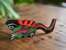 Load image into Gallery viewer, Hand-Made Beautiful Iguana Mini Alebrije Figurine in Bright Colors
