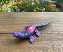 Load image into Gallery viewer, Hand-Made Beautiful Lizard  Mini Alebrije Figurine
