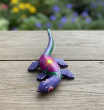 Load image into Gallery viewer, Hand-Made Beautiful Lizard  Mini Alebrije Figurine
