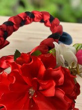 Load image into Gallery viewer, Set of Braided Headband/Floral Attachment / Trenza Istmeña Con Guia
