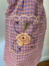 Load image into Gallery viewer, Beatiful Artisanal Apron with Delicate Embroidery (S/M) - Pink
