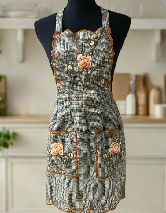 Beatiful Artisanal Apron with Delicate Embroidery (S/M) - Green/Shedron