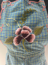 Load image into Gallery viewer, Beatiful Artisanal Apron with Delicate Embroidery (S/M) - Style 1
