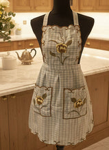Load image into Gallery viewer, Beatiful Artisanal Apron with Delicate Embroidery (S/M) - Style 3
