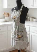 Load image into Gallery viewer, Beatiful Artisanal Apron with Delicate Embroidery (S/M) - Style 3
