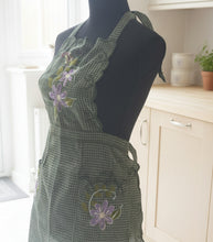 Load image into Gallery viewer, Beatiful Artisanal Apron with Delicate Embroidery (S/M) - Style 5
